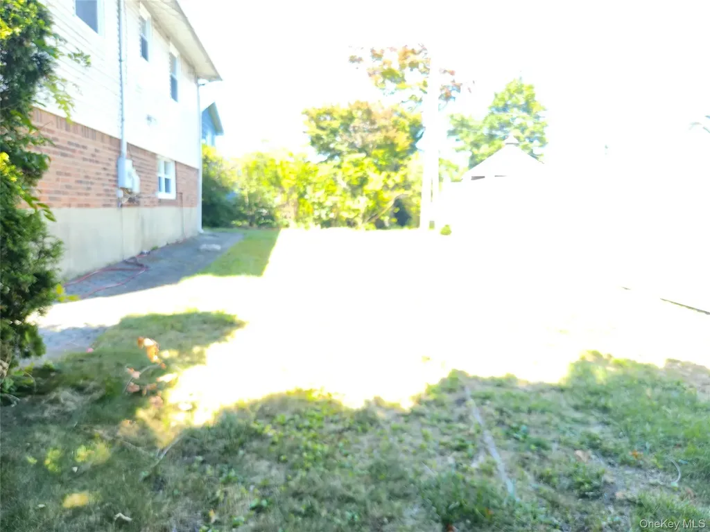 20 Marilyn Lane Westbury NY 11590