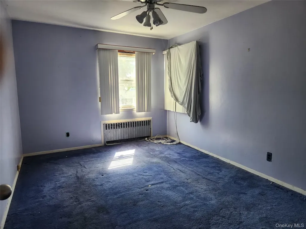 20 Marilyn Lane Westbury NY 11590