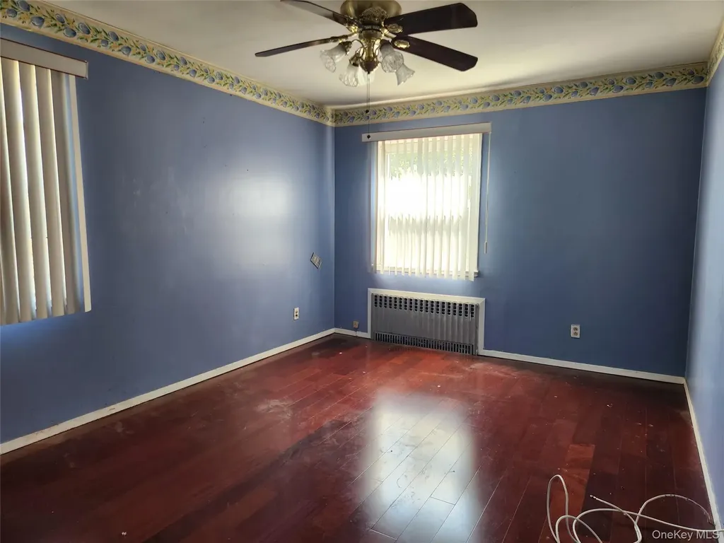 20 Marilyn Lane Westbury NY 11590
