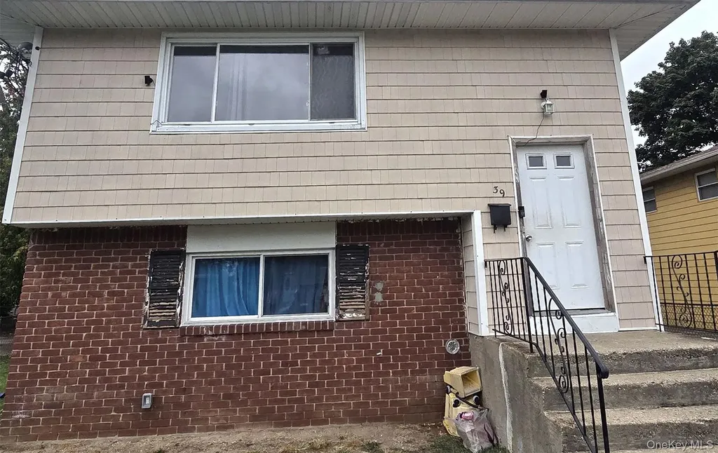 39 4th Avenue Westbury NY 11590
