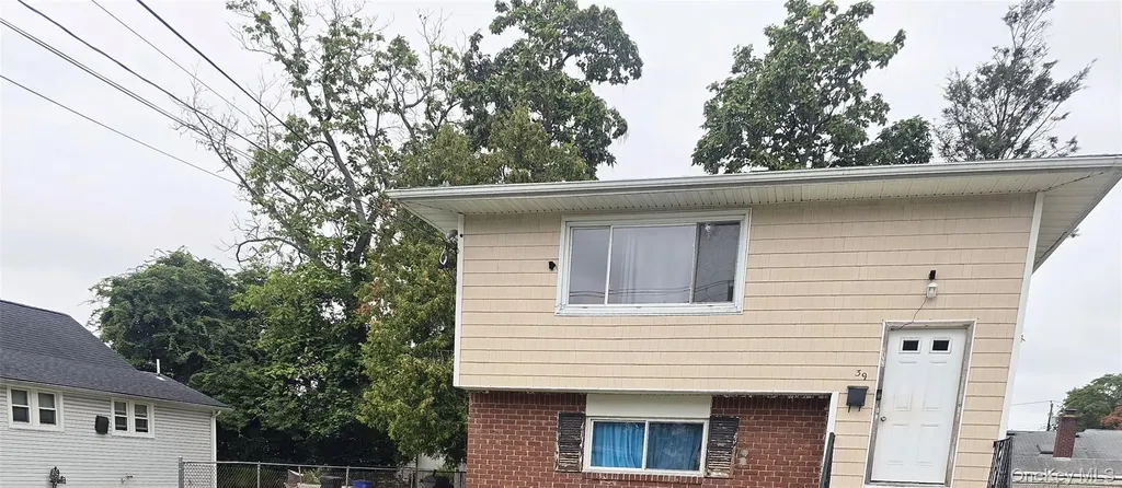 39 4th Avenue Westbury NY 11590