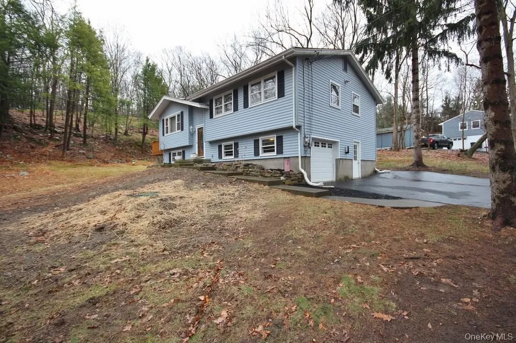 1432 E Mombasha Road Monroe NY 10950