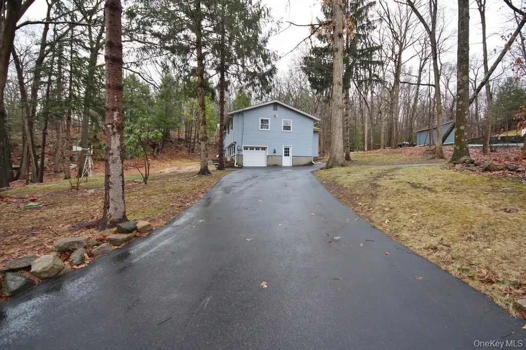 1432 E Mombasha Road Monroe NY 10950