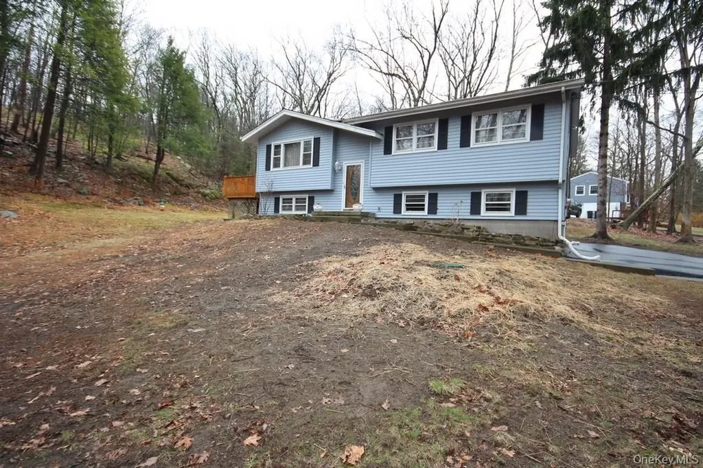 1432 E Mombasha Road Monroe NY 10950