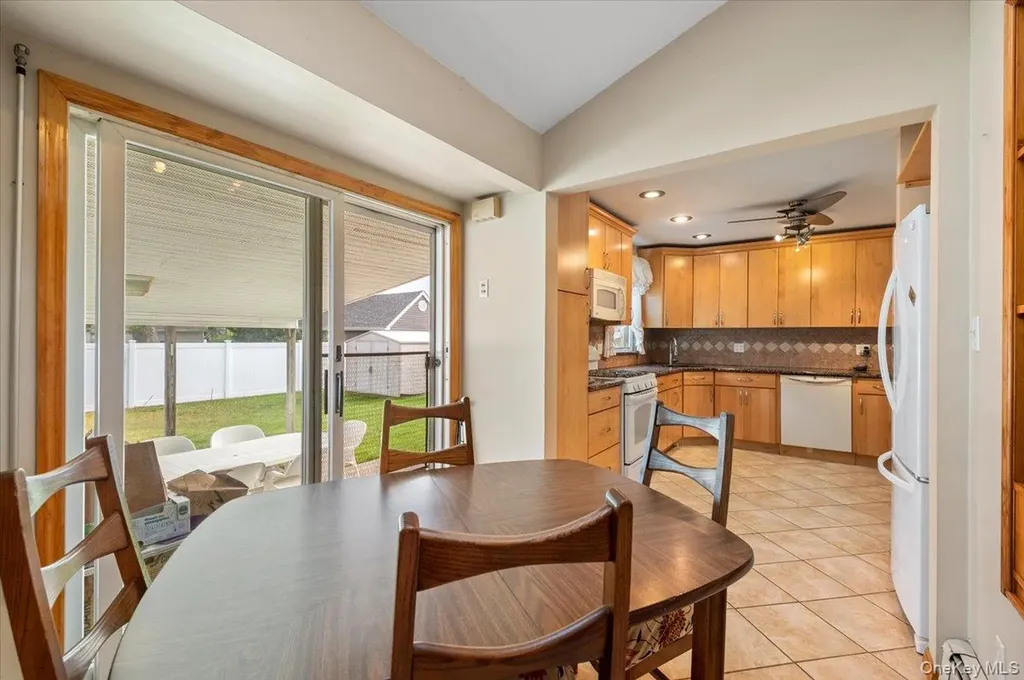 186 11th Street Bethpage NY 11714