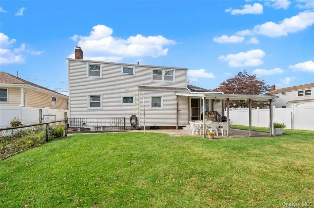 186 11th Street Bethpage NY 11714