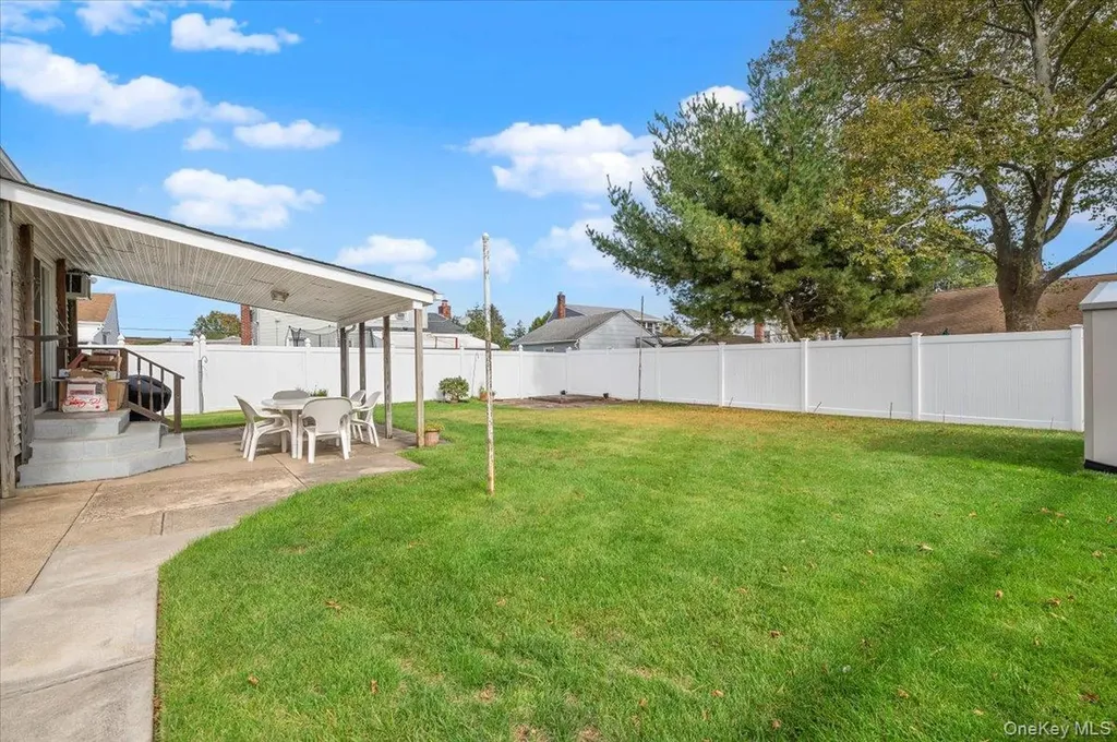 186 11th Street Bethpage NY 11714