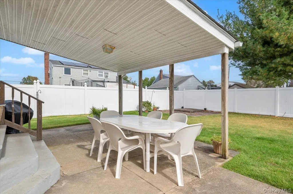 186 11th Street Bethpage NY 11714