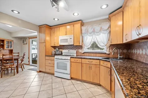 186 11th Street Bethpage NY 11714