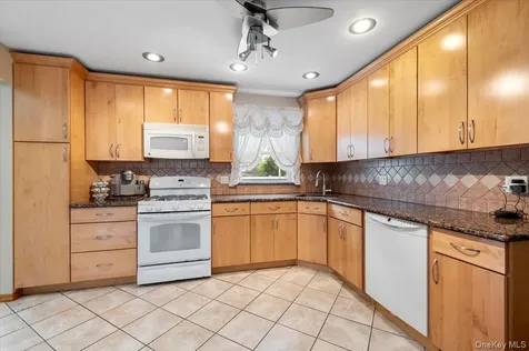 186 11th Street Bethpage NY 11714