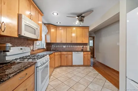 186 11th Street Bethpage NY 11714