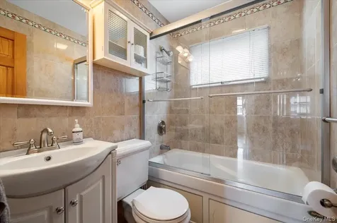 186 11th Street Bethpage NY 11714