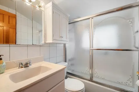 186 11th Street Bethpage NY 11714