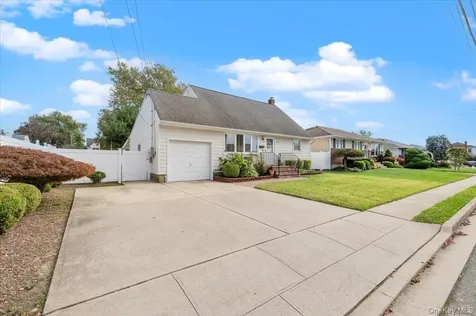 186 11th Street Bethpage NY 11714