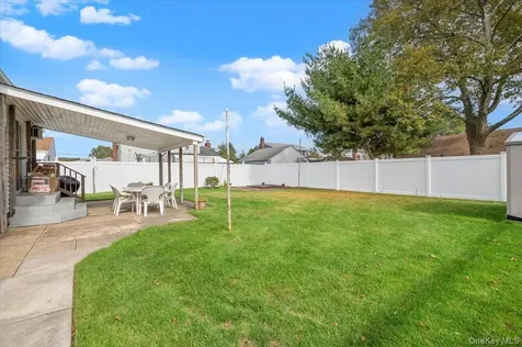 186 11th Street Bethpage NY 11714