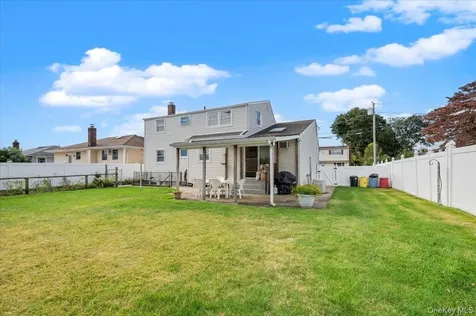 186 11th Street Bethpage NY 11714