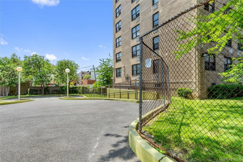 1966 Newbold Bronx NY 10472