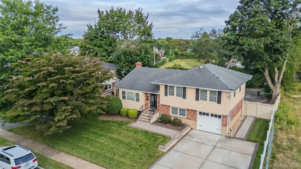 114 Spruce Avenue Bethpage NY 11714