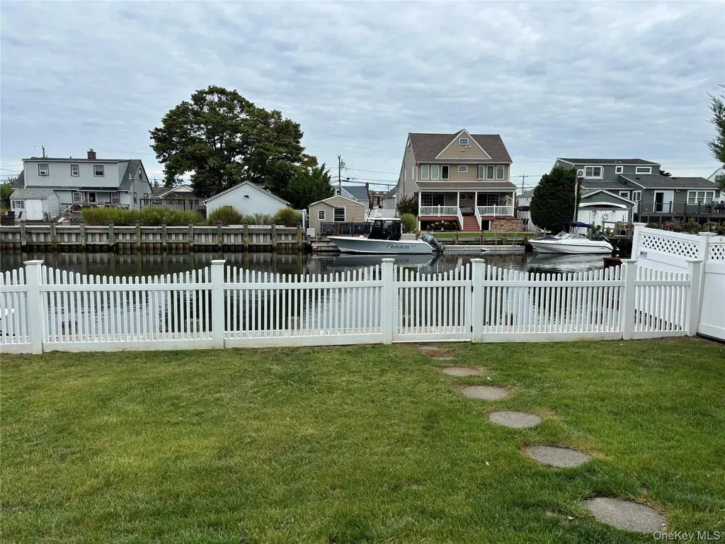 65 Jefferson Place Massapequa NY 11758