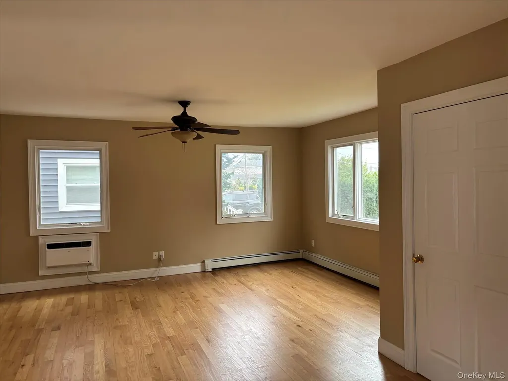 65 Jefferson Place Massapequa NY 11758