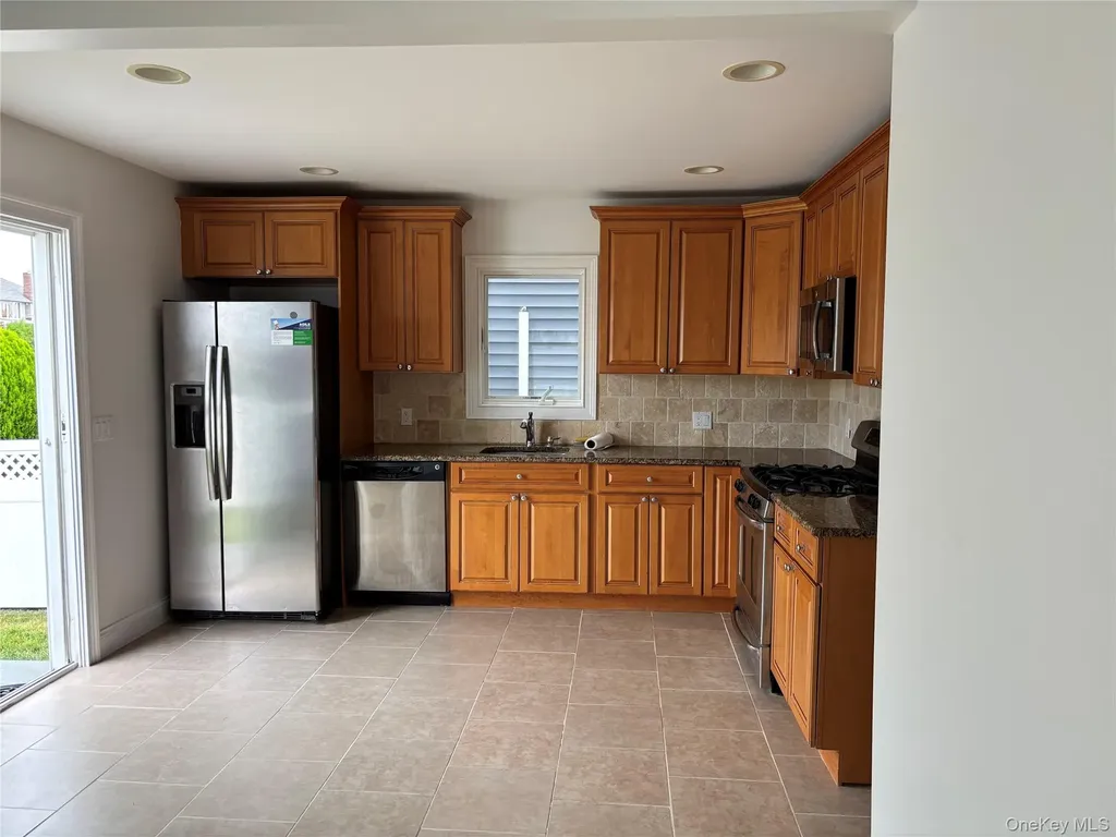 65 Jefferson Place Massapequa NY 11758