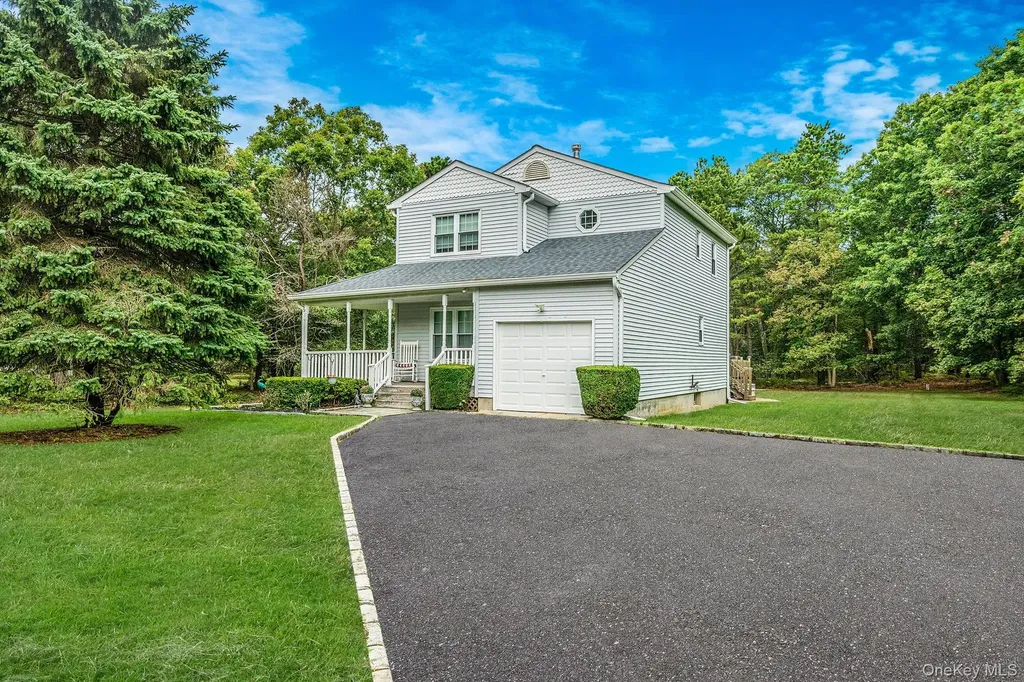 11 Patrick Lane Ridge NY 11961