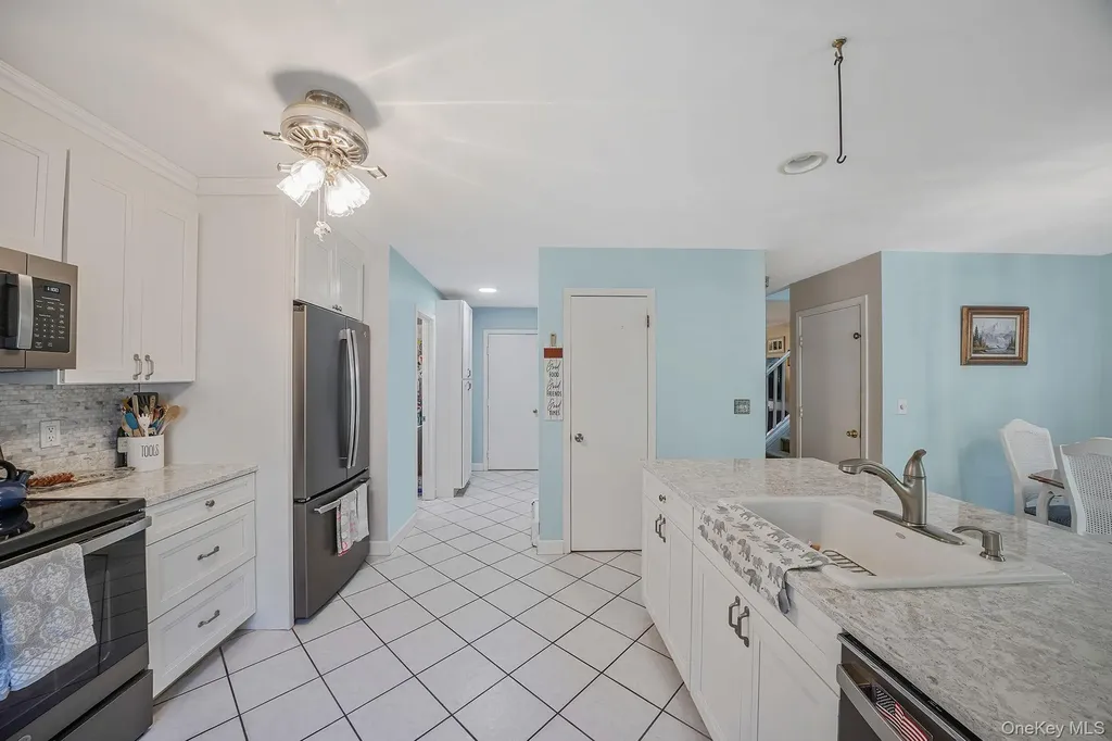 11 Patrick Lane Ridge NY 11961
