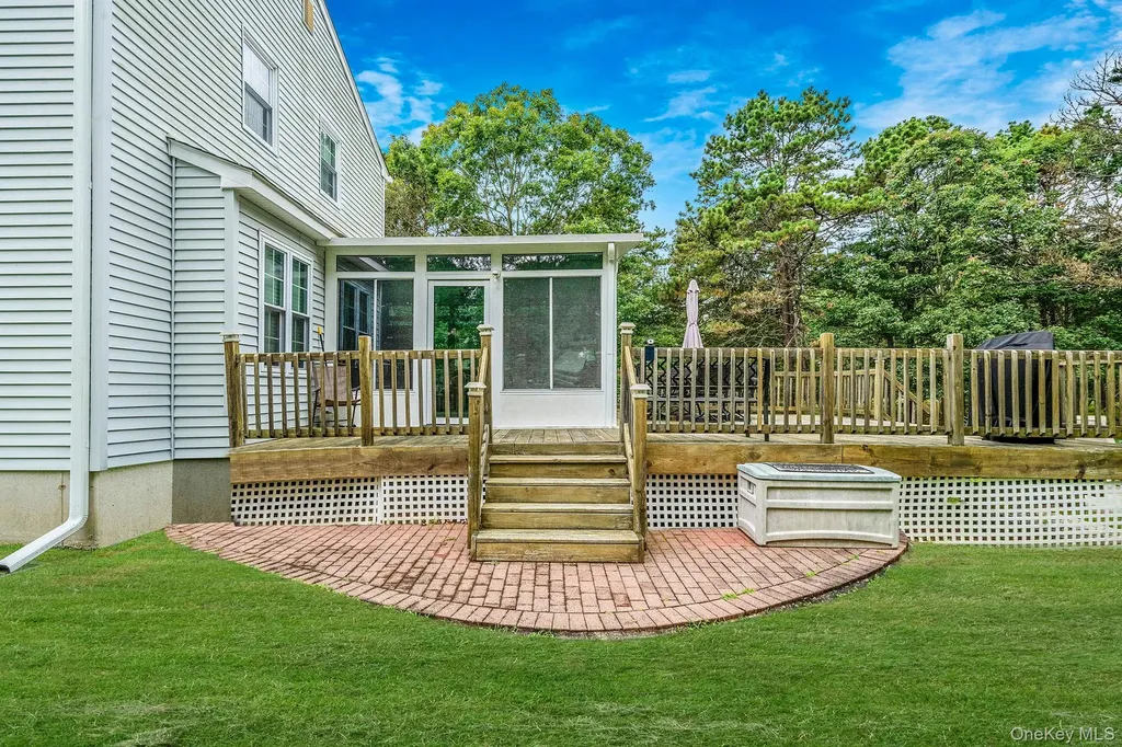 11 Patrick Lane Ridge NY 11961