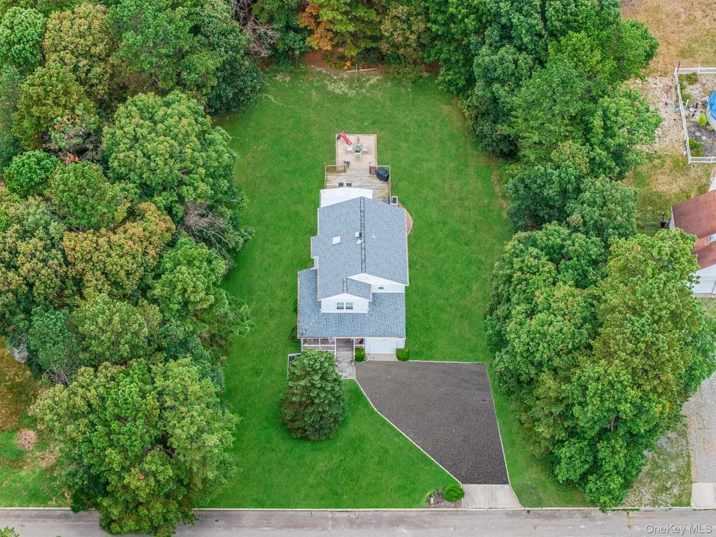 11 Patrick Lane Ridge NY 11961