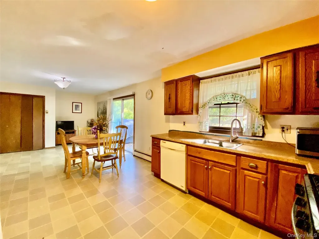 210 Spring Lane Peconic NY 11958