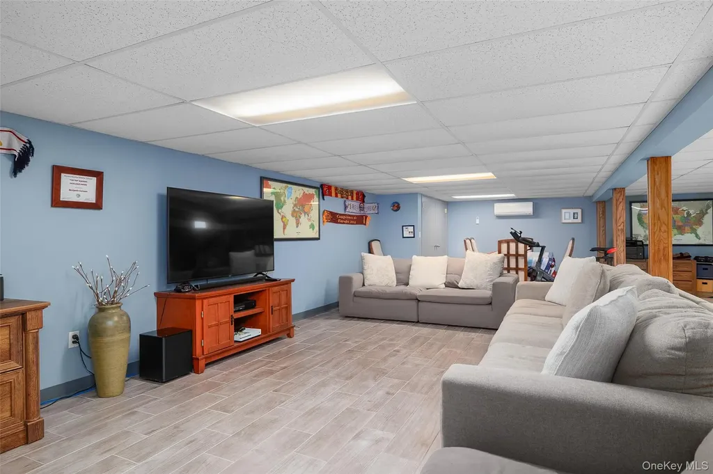 44 Juniper Avenue Ronkonkoma NY 11779