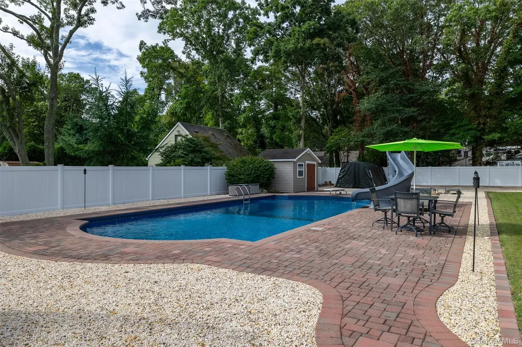 44 Juniper Avenue Ronkonkoma NY 11779