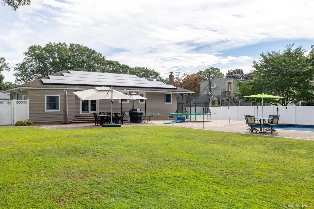 44 Juniper Avenue Ronkonkoma NY 11779