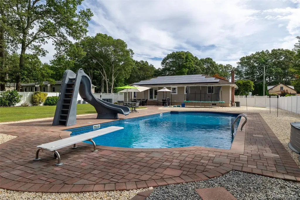 44 Juniper Avenue Ronkonkoma NY 11779