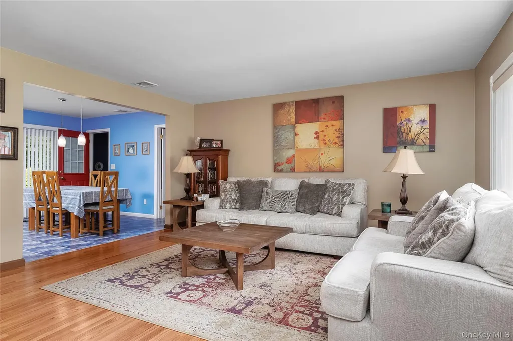44 Juniper Avenue Ronkonkoma NY 11779
