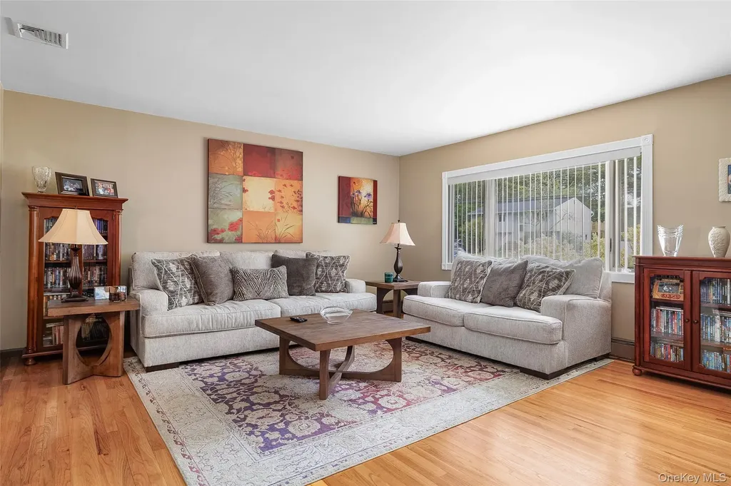 44 Juniper Avenue Ronkonkoma NY 11779