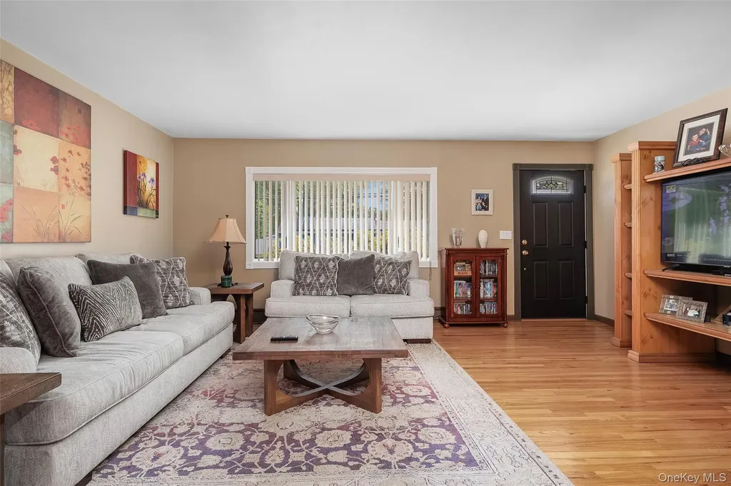44 Juniper Avenue Ronkonkoma NY 11779