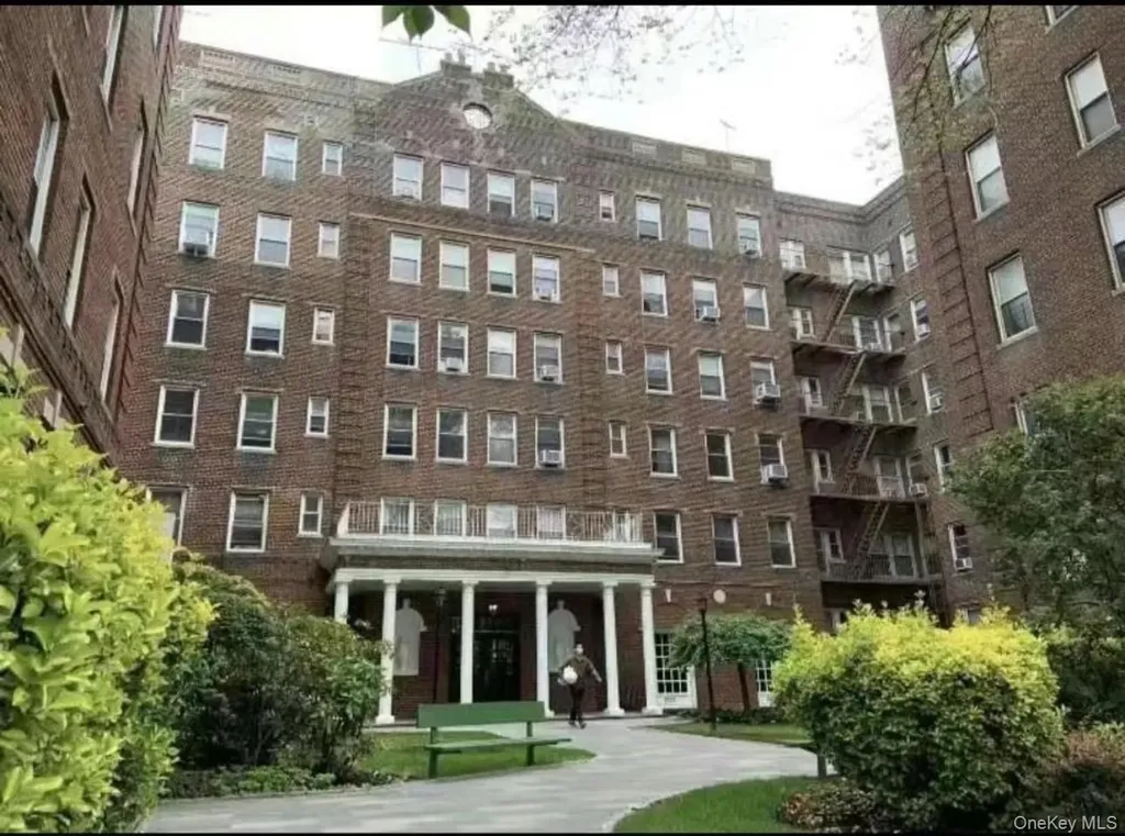 141-25 Northern Boulevard Flushing NY 11354