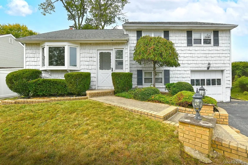 42 Amherst Drive Massapequa NY 11758