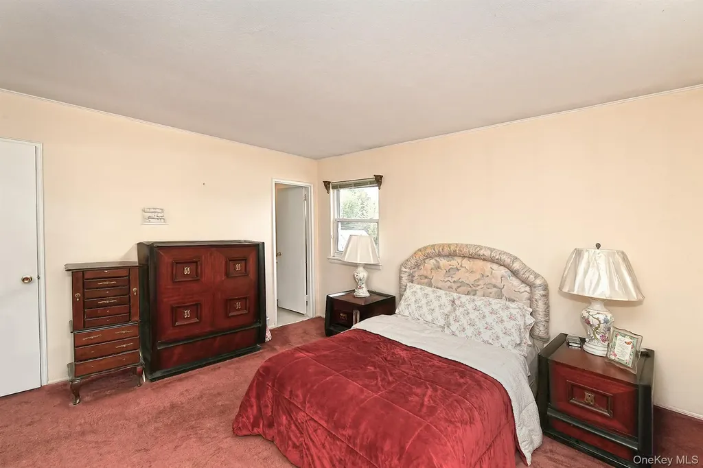 42 Amherst Drive Massapequa NY 11758