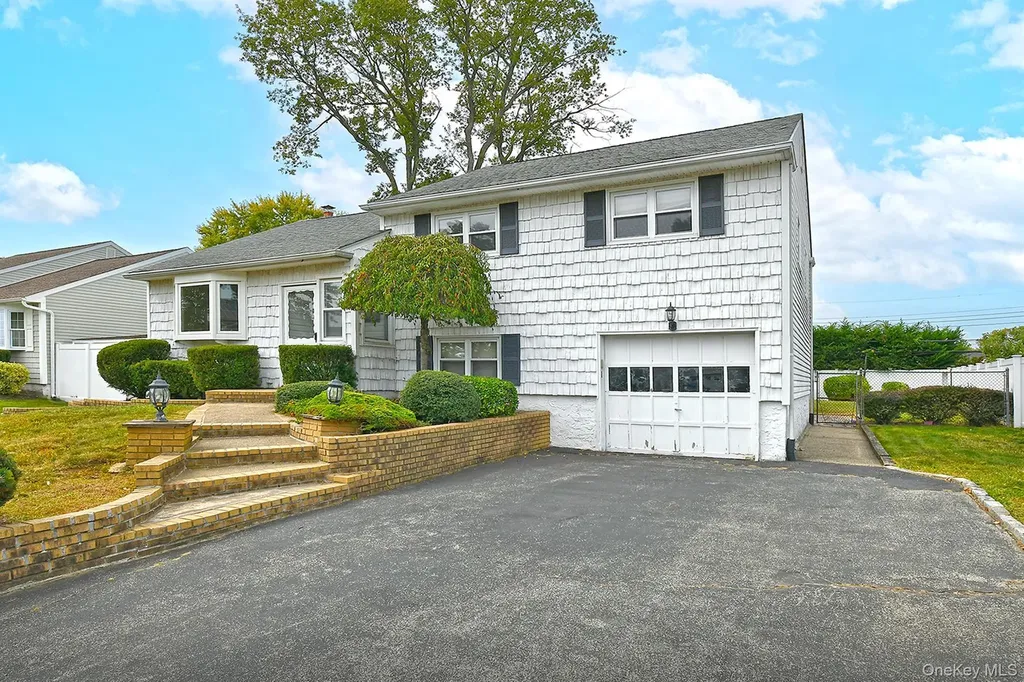 42 Amherst Drive Massapequa NY 11758