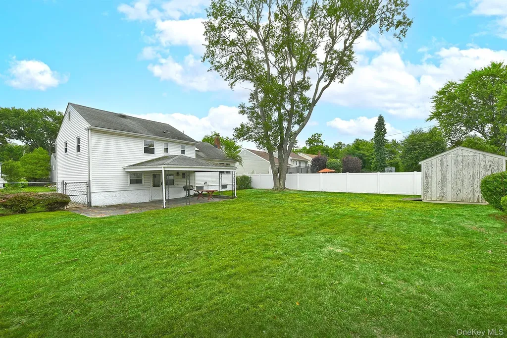 42 Amherst Drive Massapequa NY 11758