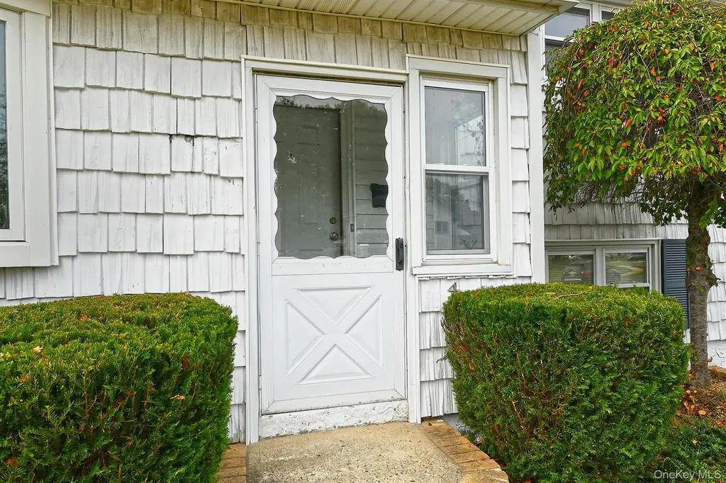 42 Amherst Drive Massapequa NY 11758