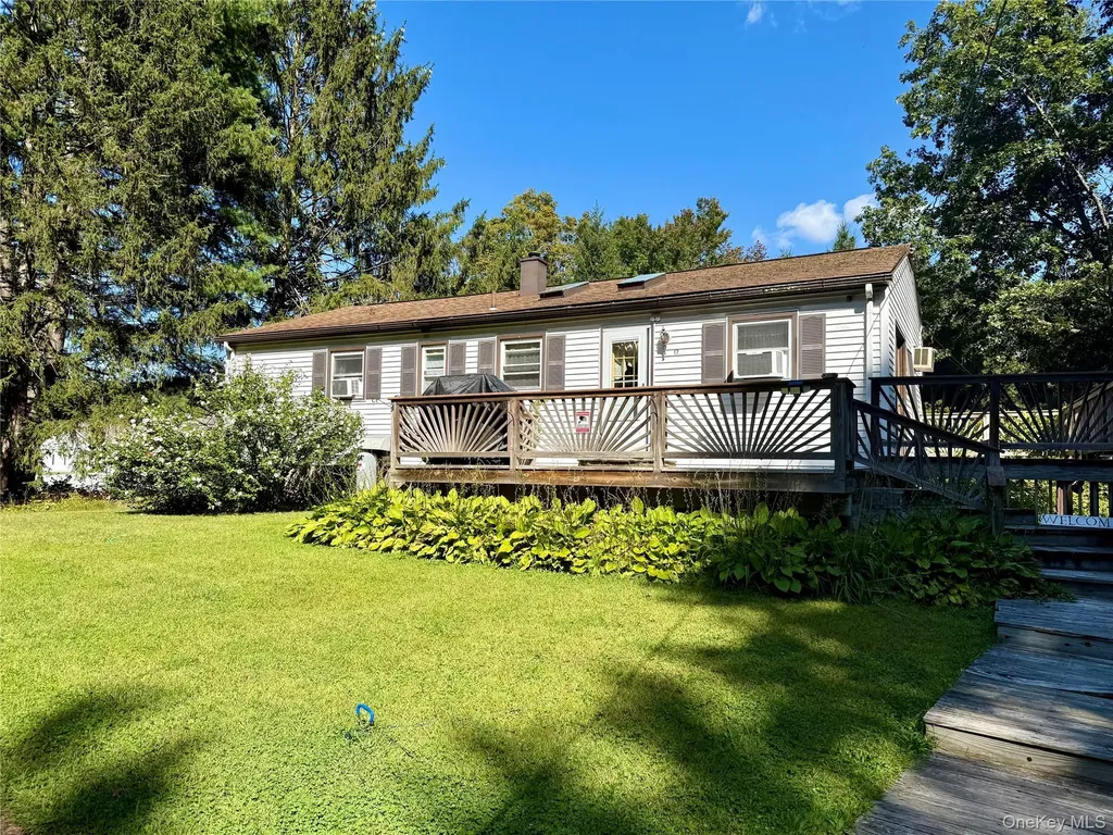 17 Romans Road Hyde Park NY 12538