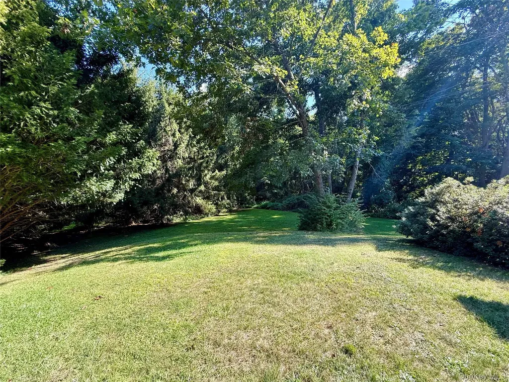 17 Romans Road Hyde Park NY 12538