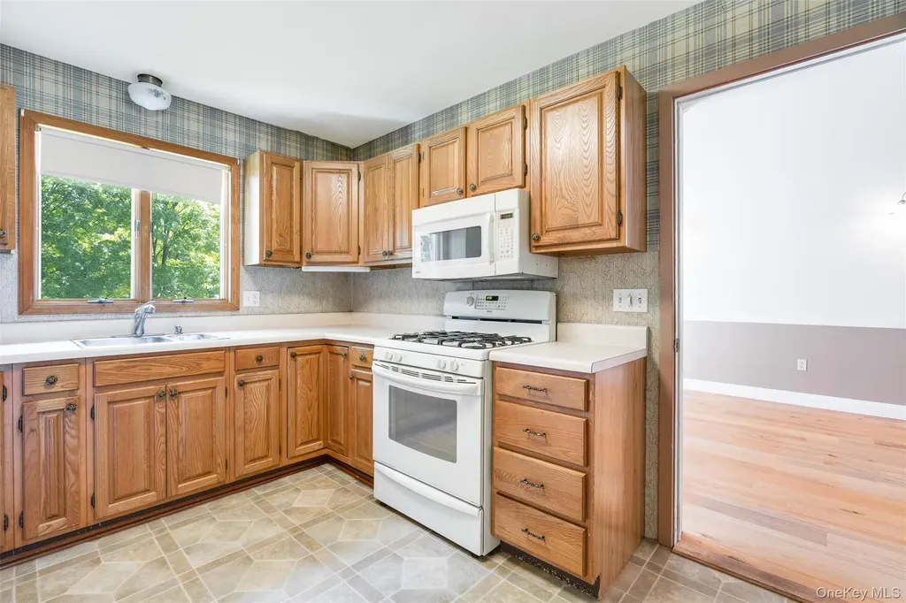 16 Reno Road Poughkeepsie NY 12603