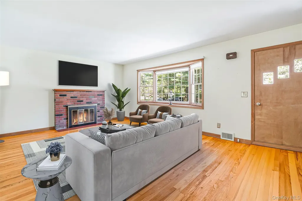 16 Reno Road Poughkeepsie NY 12603