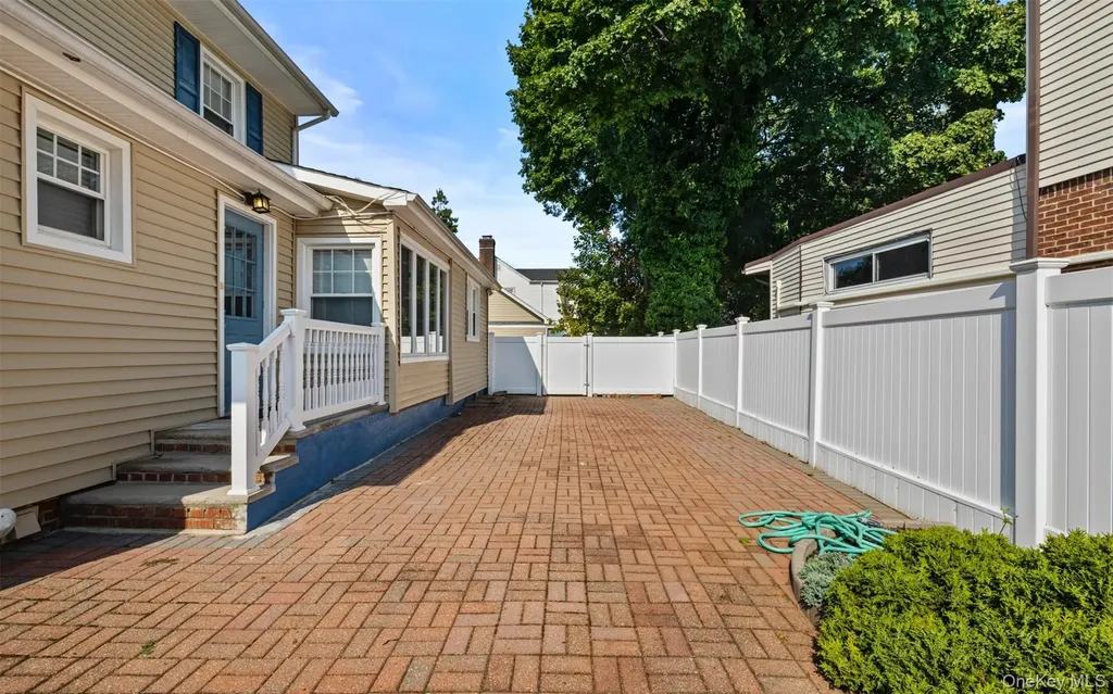 4 Malverne Avenue Malverne NY 11565
