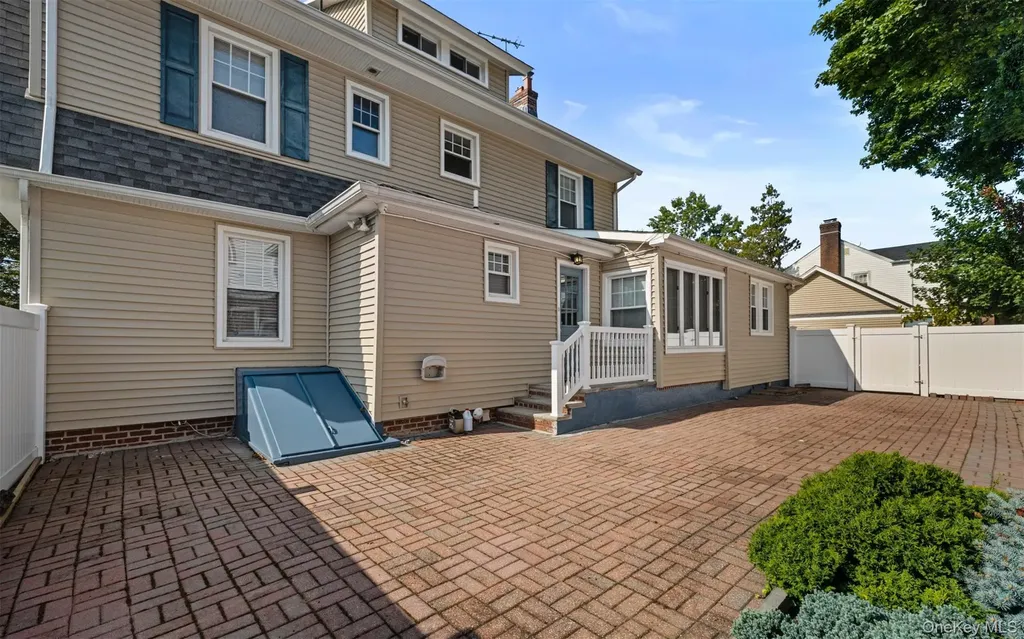 4 Malverne Avenue Malverne NY 11565