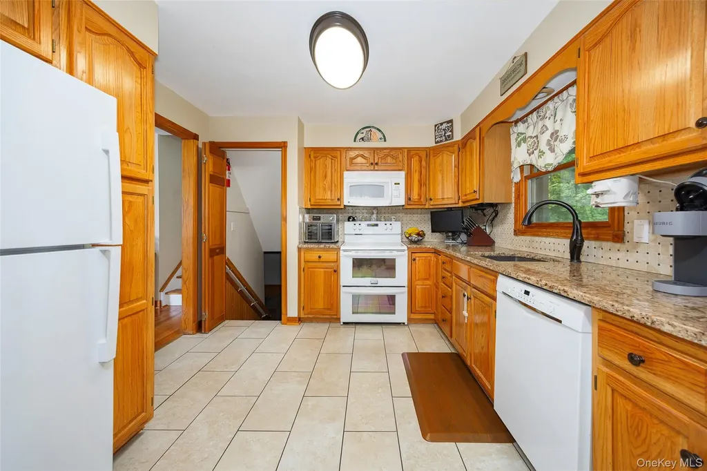 26 Hampton Road Poughkeepsie NY 12603